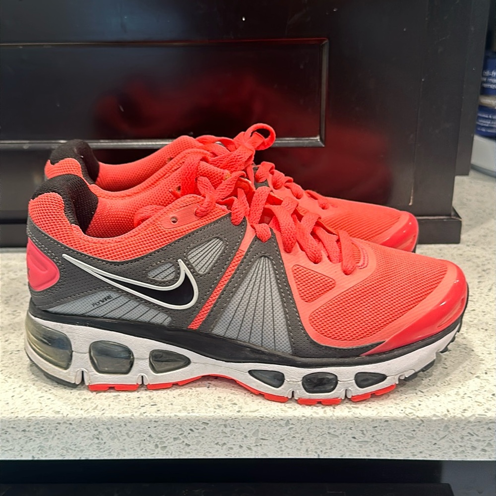 Nike Women’s Neon Pink Tailwind 4 Air Max Like new condition